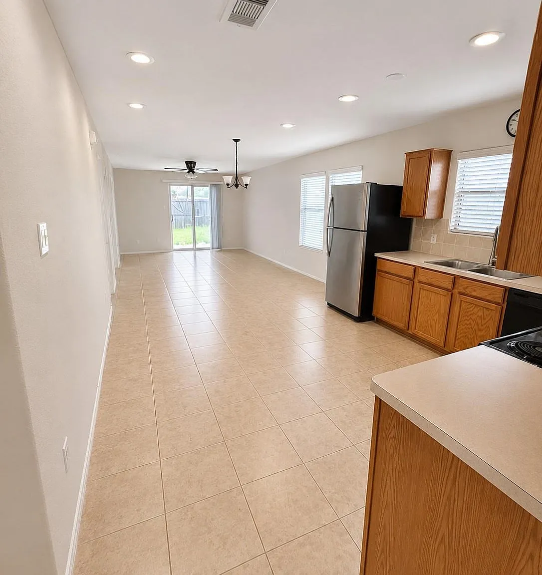 3 bed, 2.0 bath, 1348 sqft, $1,850 — Photo 4