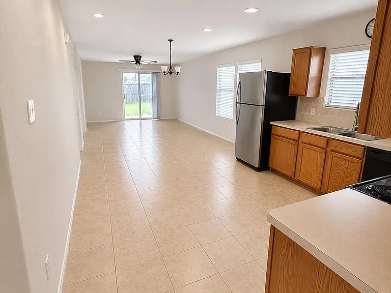1518 Perennial Ln — Photo 7