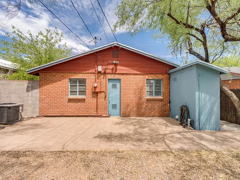 1120 E Waverly St — Photo 36