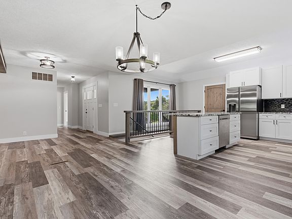 3rd image of 1682 Pointe Royale Drive