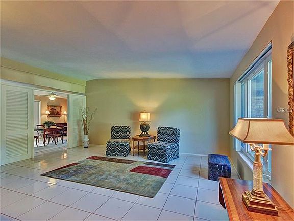 3rd image of 324 Oak Lynn Dr