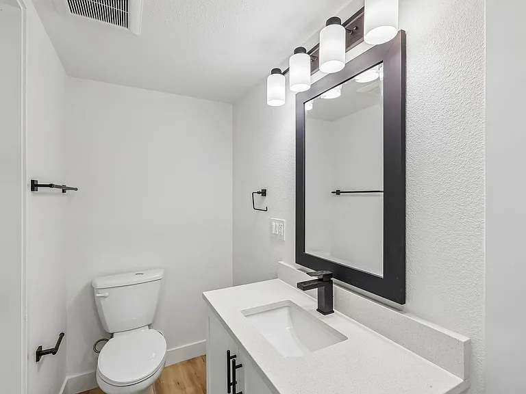 The Crest |NEWLY Renovated Studios, Lofts, 1, 2 & 3 Bedroom Homes Near the Beach — Photo 46