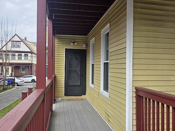 5th image of 81 Ruthven St #1