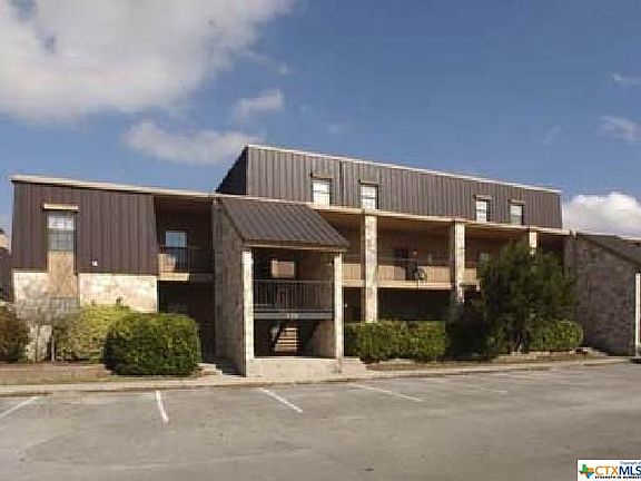 2nd image of 472 Seele St APT 8A