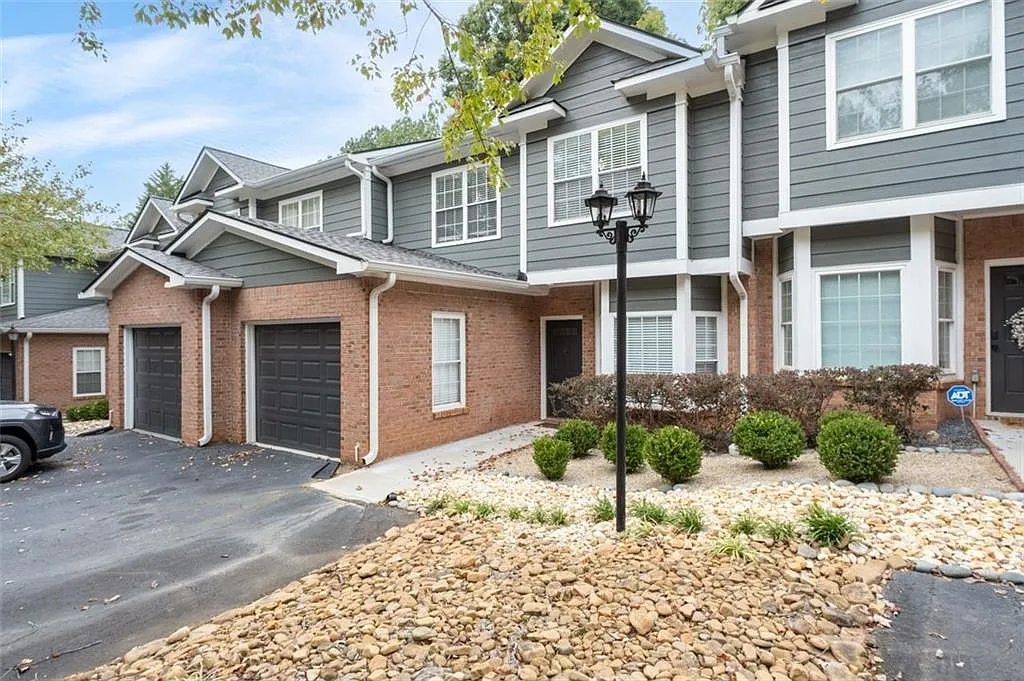 3 bed, 2.5 bath, 1866 sqft, $2,800 — Photo 1