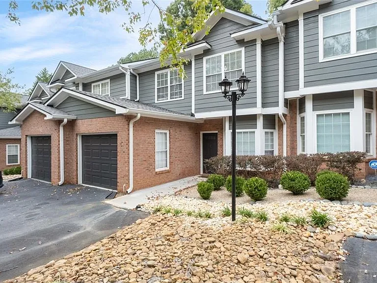 2680 Pine Tree Rd NE #5 — Photo 1