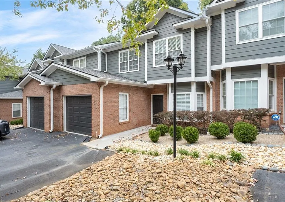 2680 Pine Tree Rd NE #5