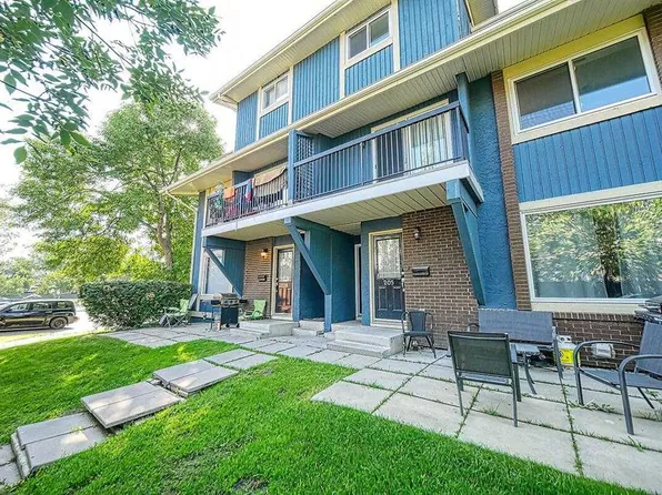2200 S Woodview Dr SW #206, Calgary, AB T2W 3N6