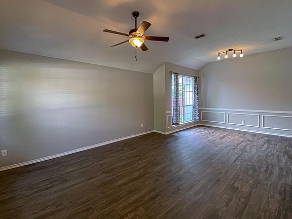 3rd image of 1904 Hidden Trail Dr