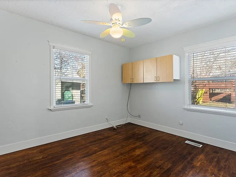 3940 Evelyn Rd — Photo 14
