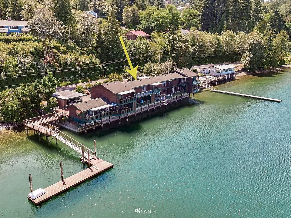 Newly remodeled!! Gorgeous view from the Olympics to Hoodsport to the marina. The condo has gone thru a complete remodel from top to bottom with almost nothing left unchanged or replaced. >