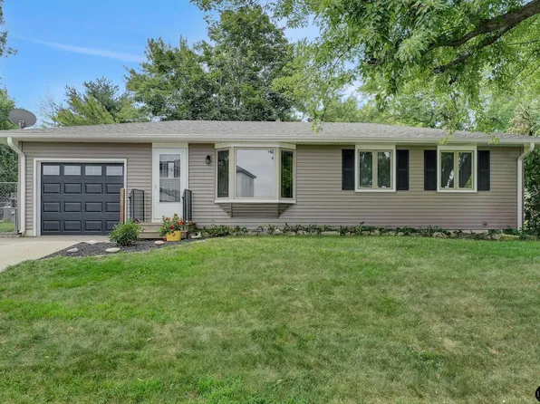 841 Lakeshore Dr, Lincoln, NE 68528