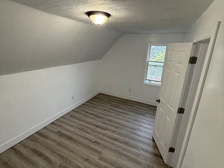 3604 E 53rd St — Photo 22