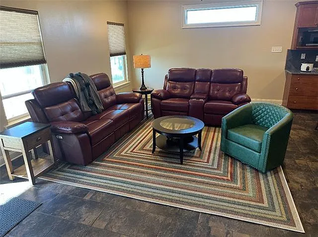 3 bed, 2.5 bath, 1520 sqft, $3,800 — Photo 2