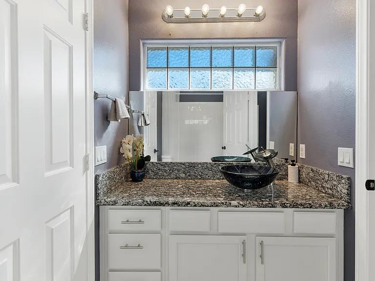 5049 Forest Oaks Dr — Photo 29