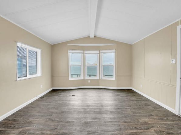 404 4th Ave, Pacifica, CA 94044