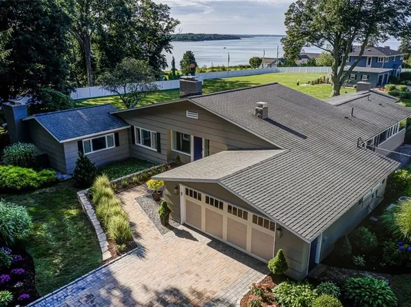 30 Lisa Ln, Warwick, RI 02889