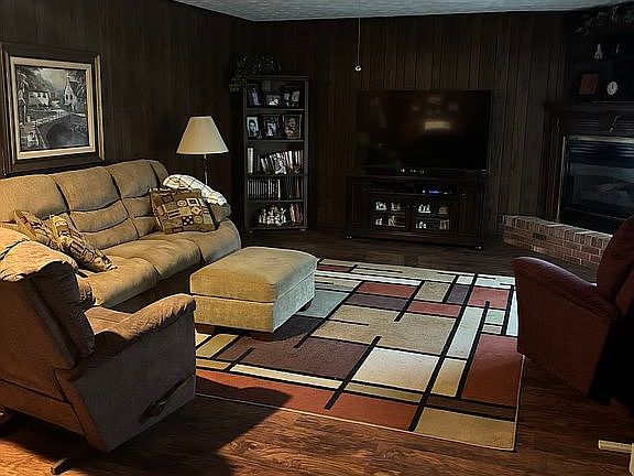 2nd image of 87 Ham Rd