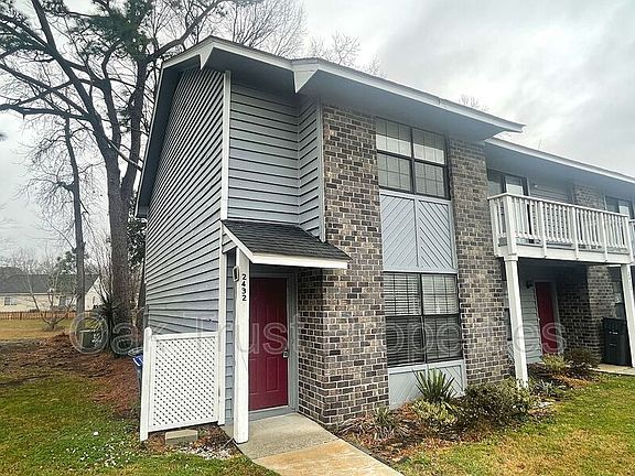 2nd image of 2432 Woodstock Ave