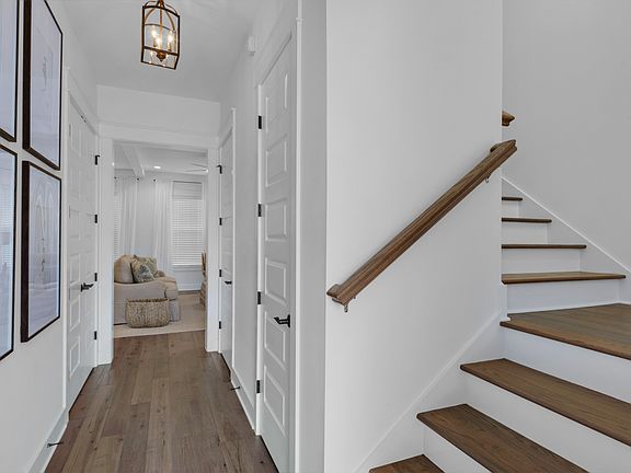 Representative plan. Colors, finishes and upgrades may vary.