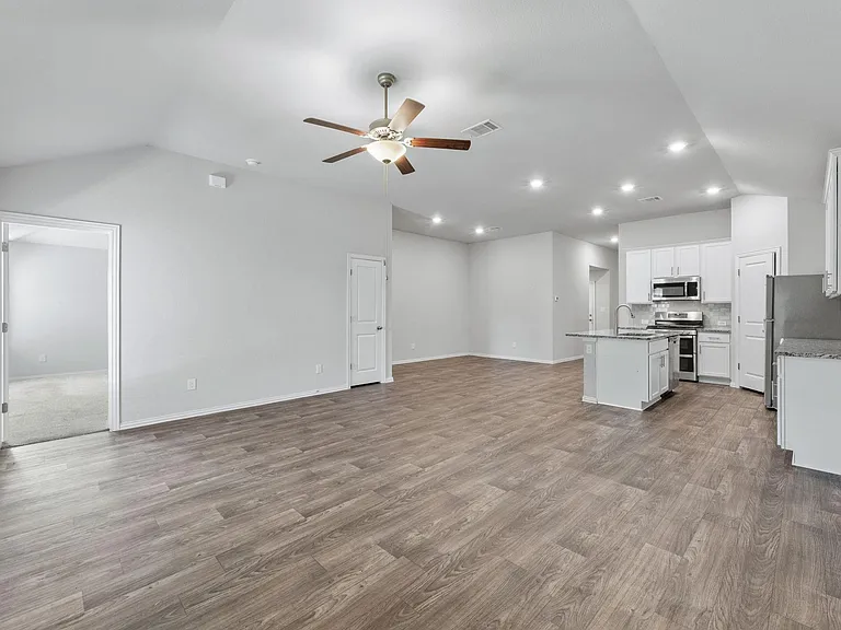 143 Alexander — Photo 10