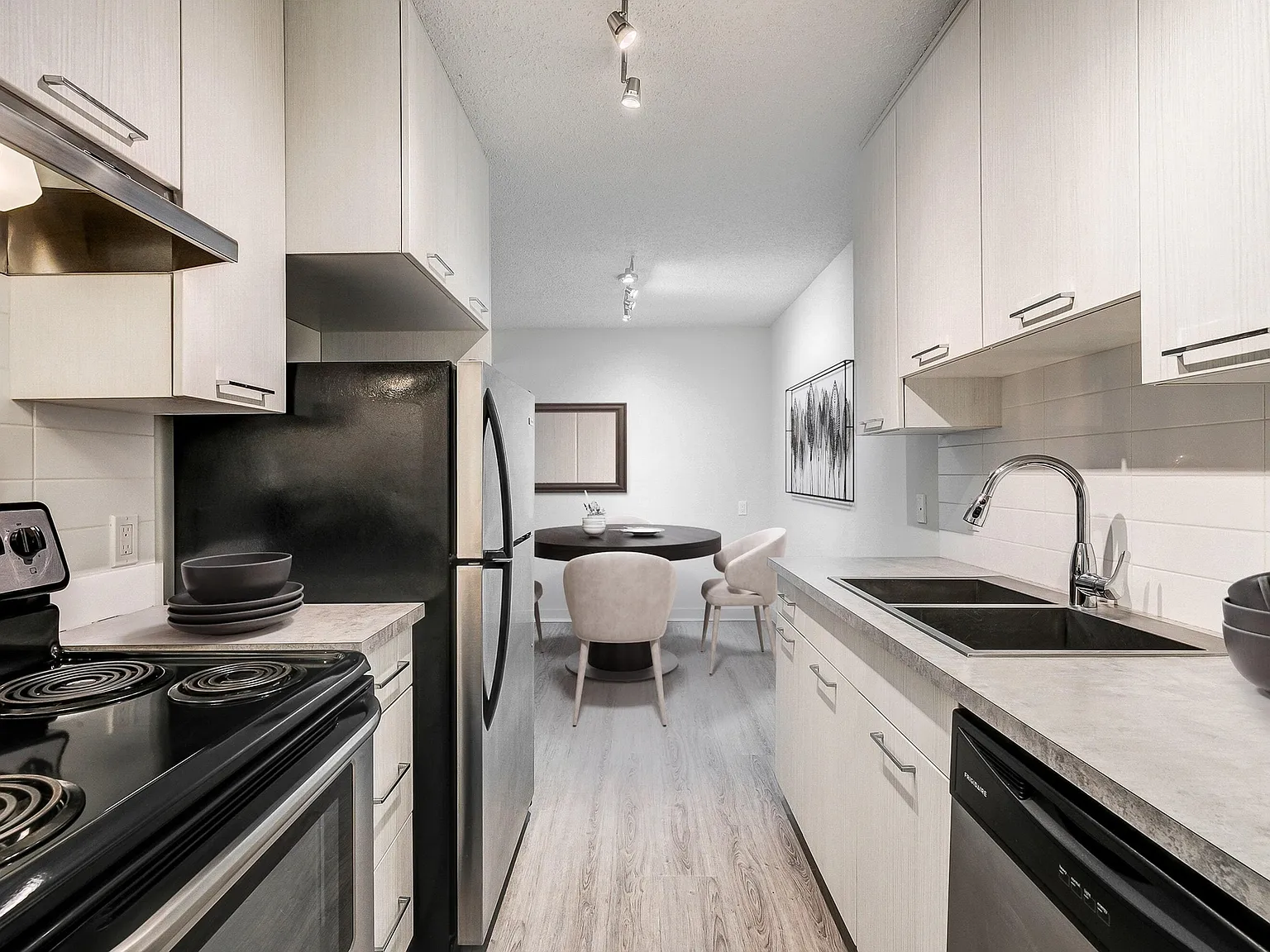 Pembroke Estates — Photo 1