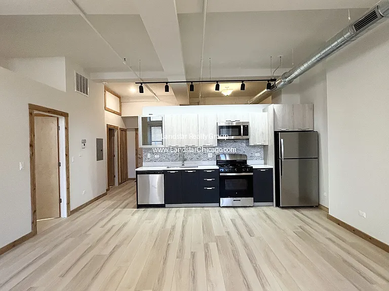 4611 S Ellis Ave #105 — Photo 2