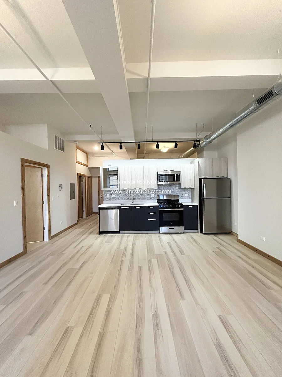 Building Photo - 4611 S Ellis Ave #105