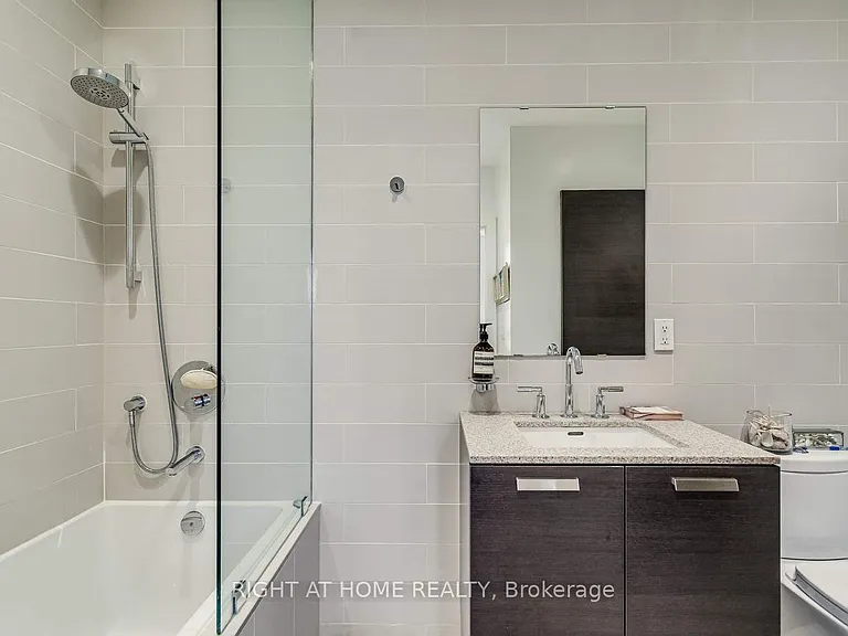 66 Kippendavie Ave #409 — Photo 21