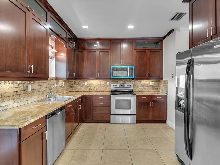 7048 SW 83rd Ct — Photo 8