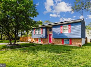 11 Bar Harbor Rd, Pasadena, MD 21122