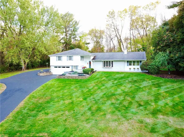 201 Ludwig Rd, New Castle, PA 16105