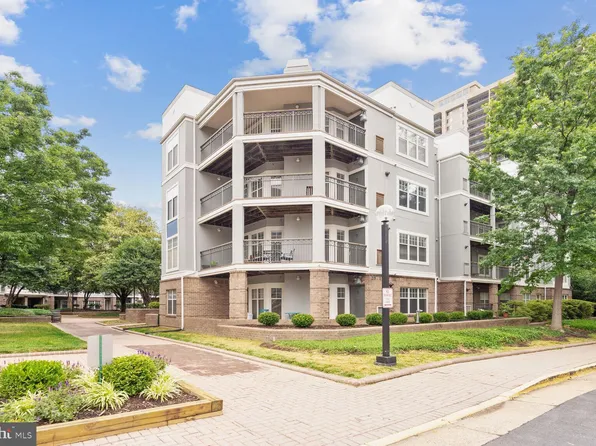 5575 Seminary Rd APT 204, Falls Church, VA 22041