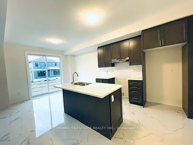 15 Wesley Brooks St — Photo 6
