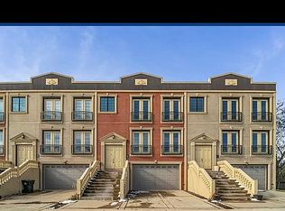 16W530 Bluff Rd, Willowbrook, IL 60527