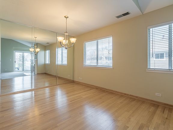 5th image of 602 Berkley Ct Unit Z2