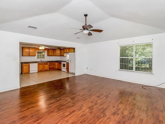 3rd image of 1615 Erdman Ave