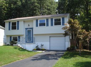 8475 Rippled Creek Ct, Springfield, VA 22153