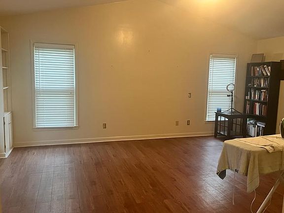 5th image of 1617 Herrin St