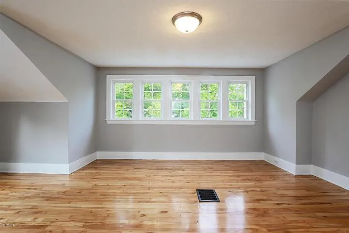 2042 Francis Ave SE — Photo 13