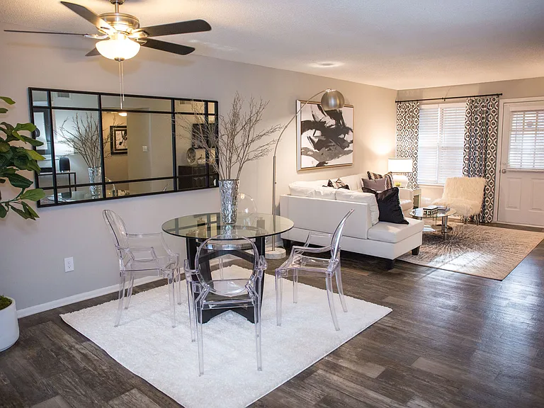 Brooks Crossing Apartments — Photo 14