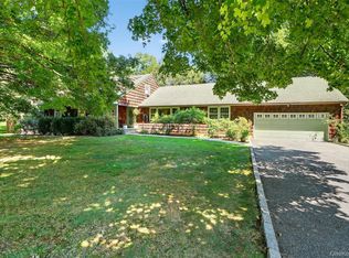 2 Somerset Dr, Somers, NY 10589