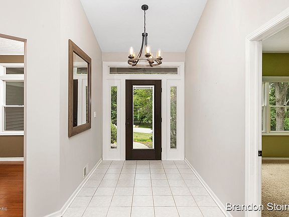 4th image of 7169 River Glen Dr SE