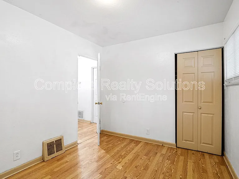125 Perthshire Rd — Photo 11