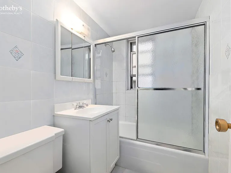 330 E 49th St #11L — Photo 5