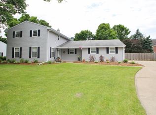 524 Ridgeview Ct, Green Bay, WI 54301