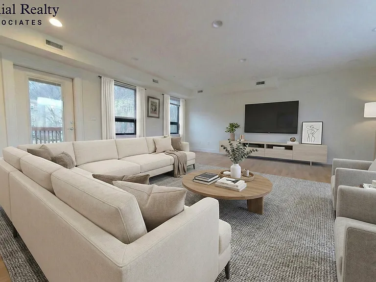 1614 Beacon St #3 — Photo 8