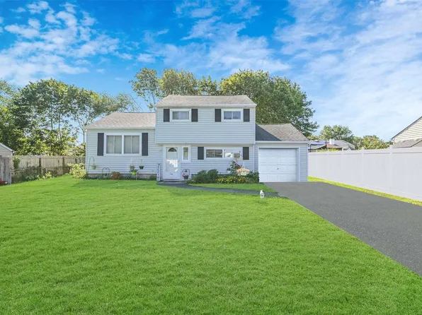 746 Narragansett Avenue, East Patchogue, NY 11772