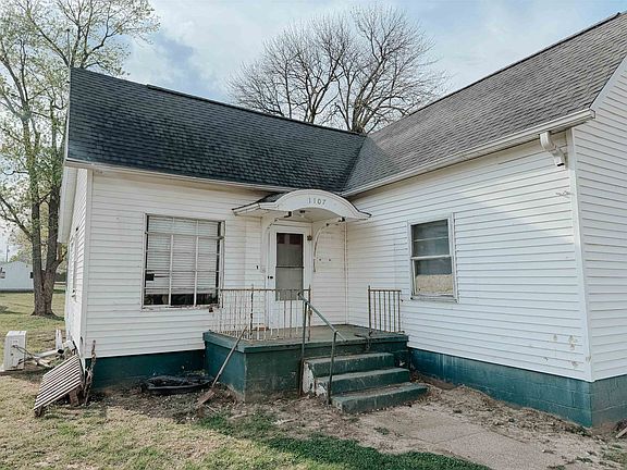 2nd image of 1107 N Adams St