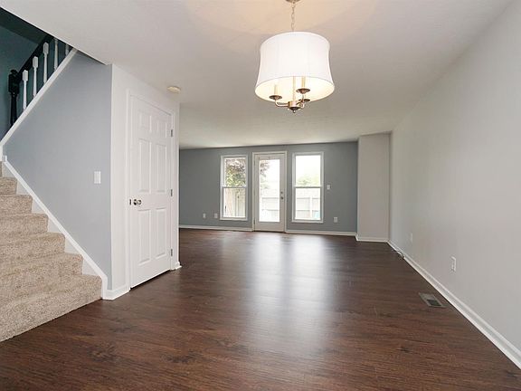 5th image of 1026 Stratford Ct